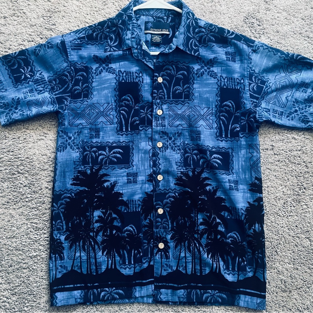 Boys medium (men’s small) extreme gear Hawaiian shirt